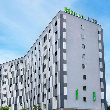 Отель Ibis Styles Accra Airport Экстерьер фото