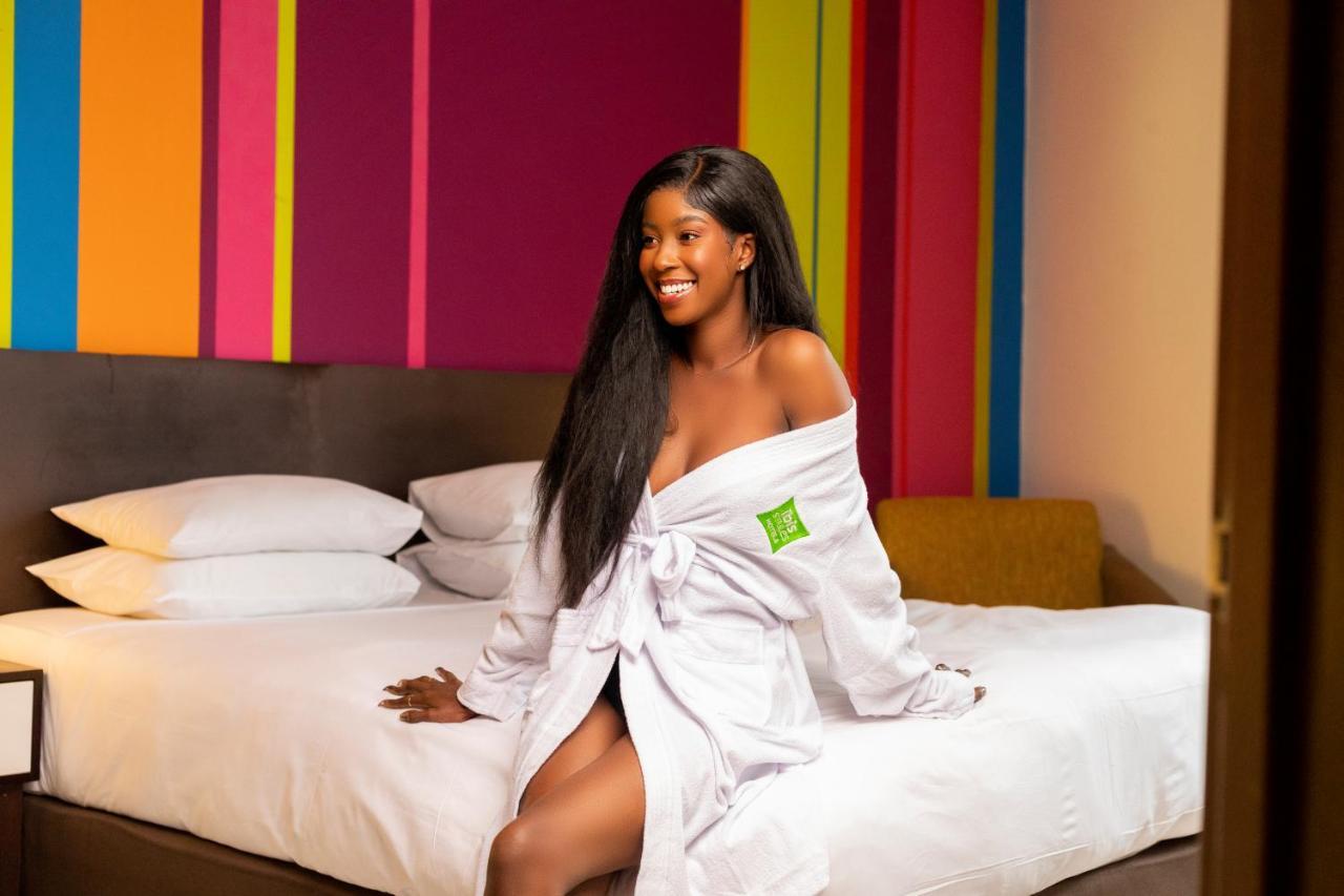 Отель Ibis Styles Accra Airport Экстерьер фото