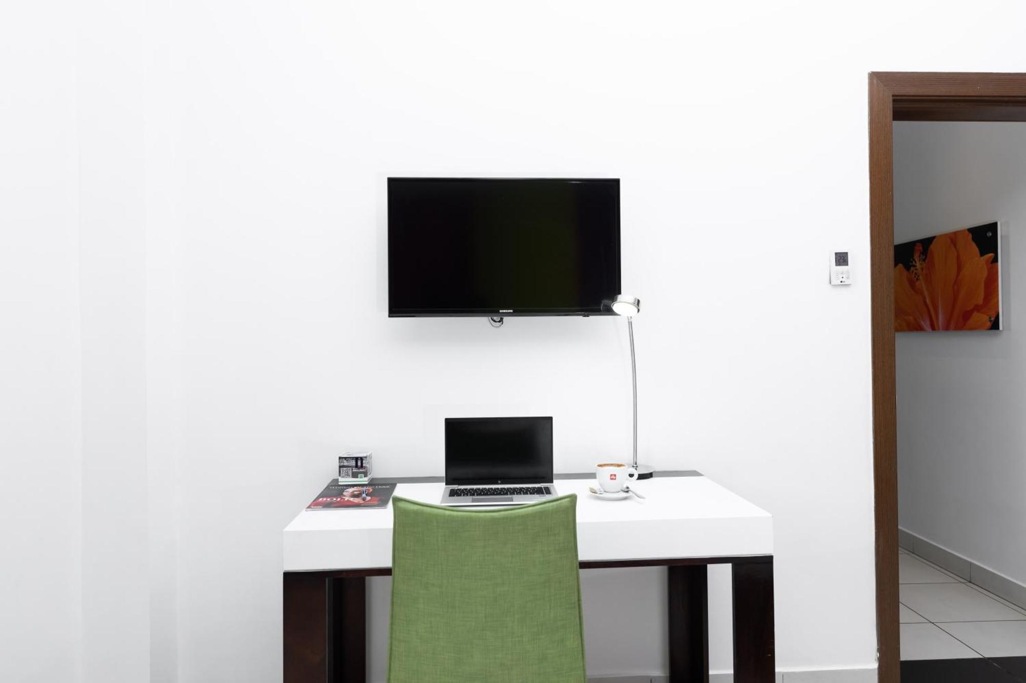 Отель Ibis Styles Accra Airport Экстерьер фото