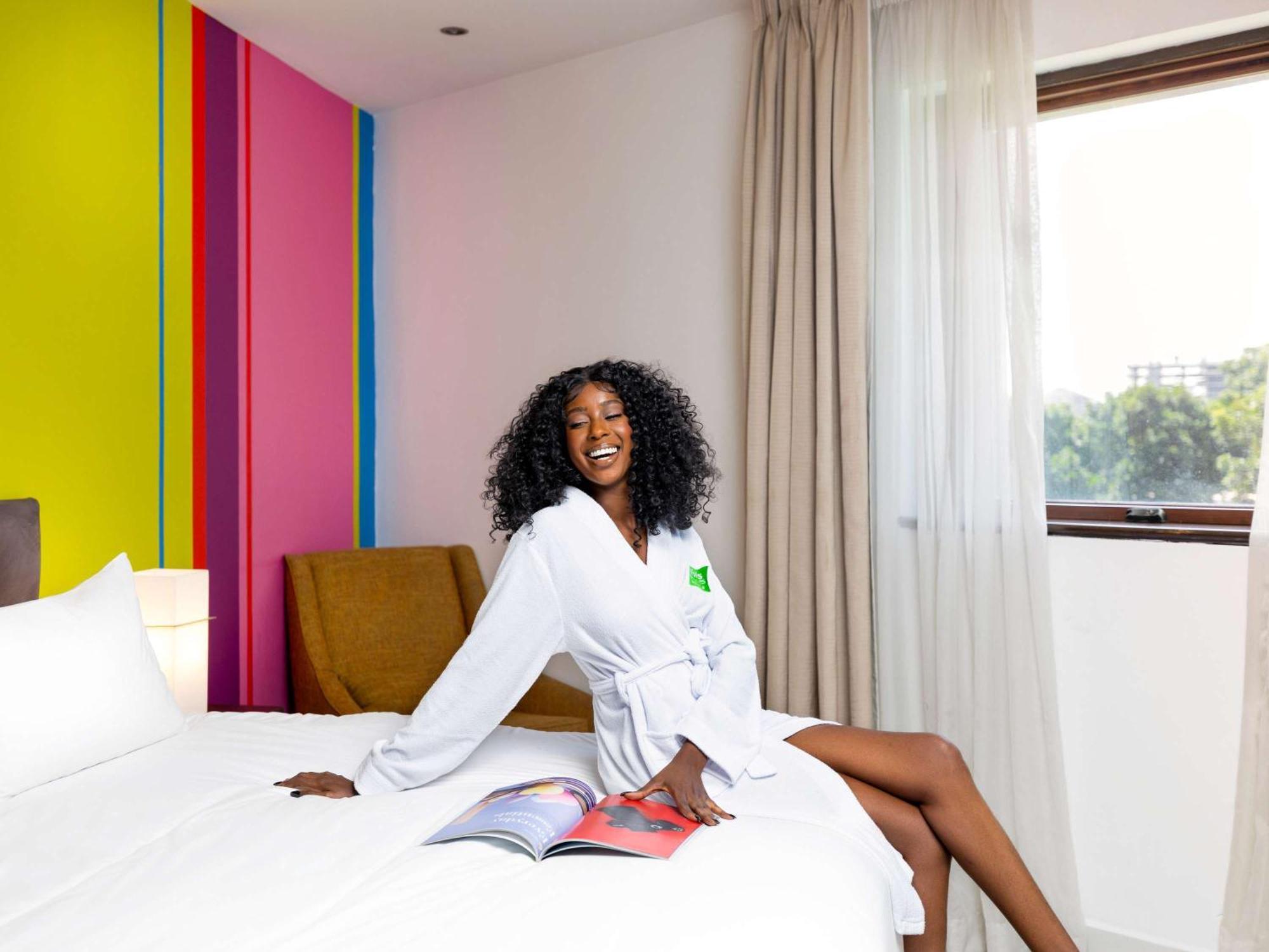 Отель Ibis Styles Accra Airport Экстерьер фото