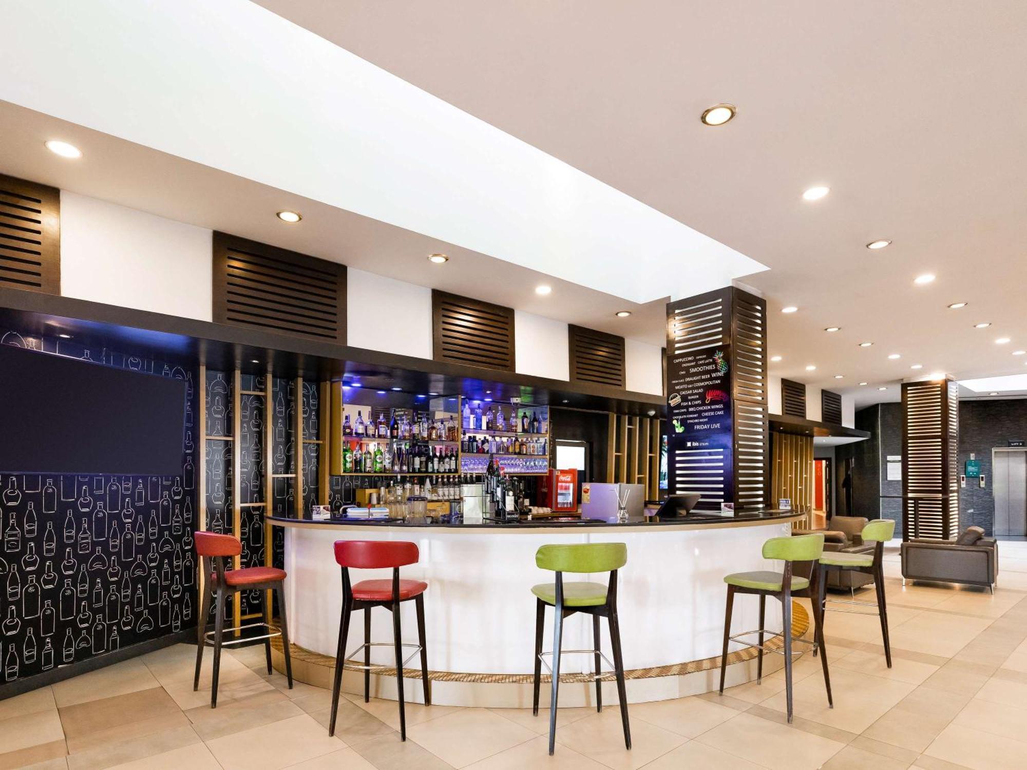 Отель Ibis Styles Accra Airport Экстерьер фото