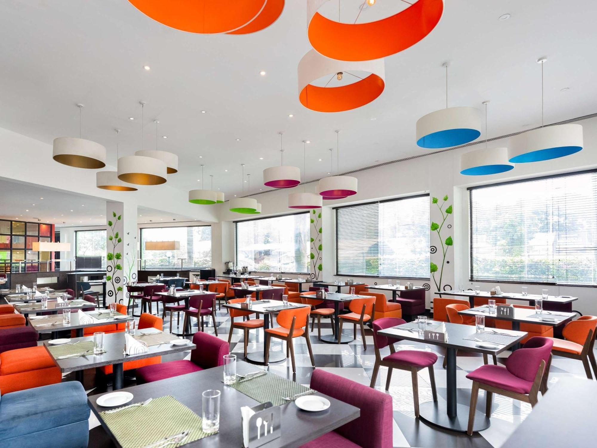 Отель Ibis Styles Accra Airport Экстерьер фото