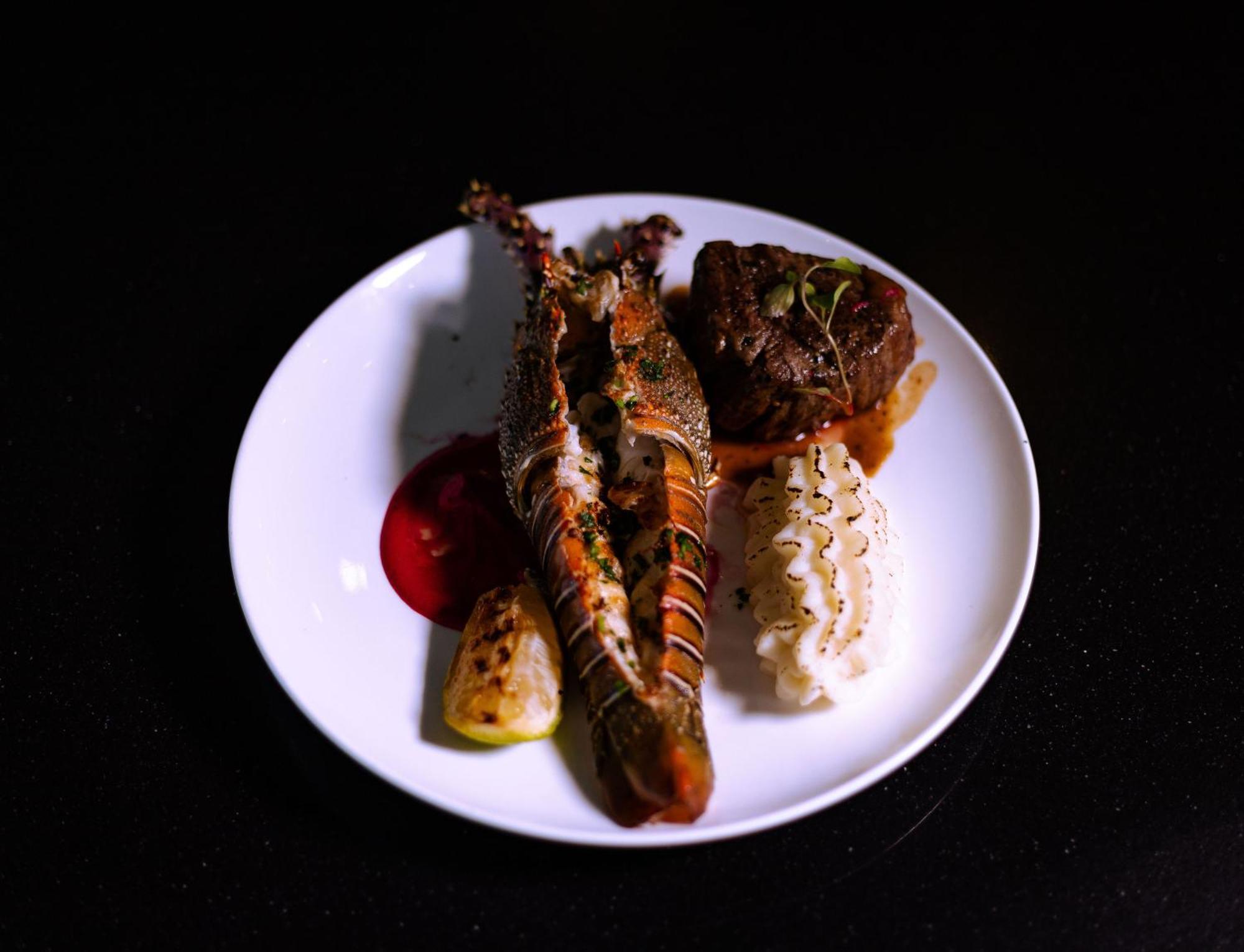Отель Ibis Styles Accra Airport Экстерьер фото