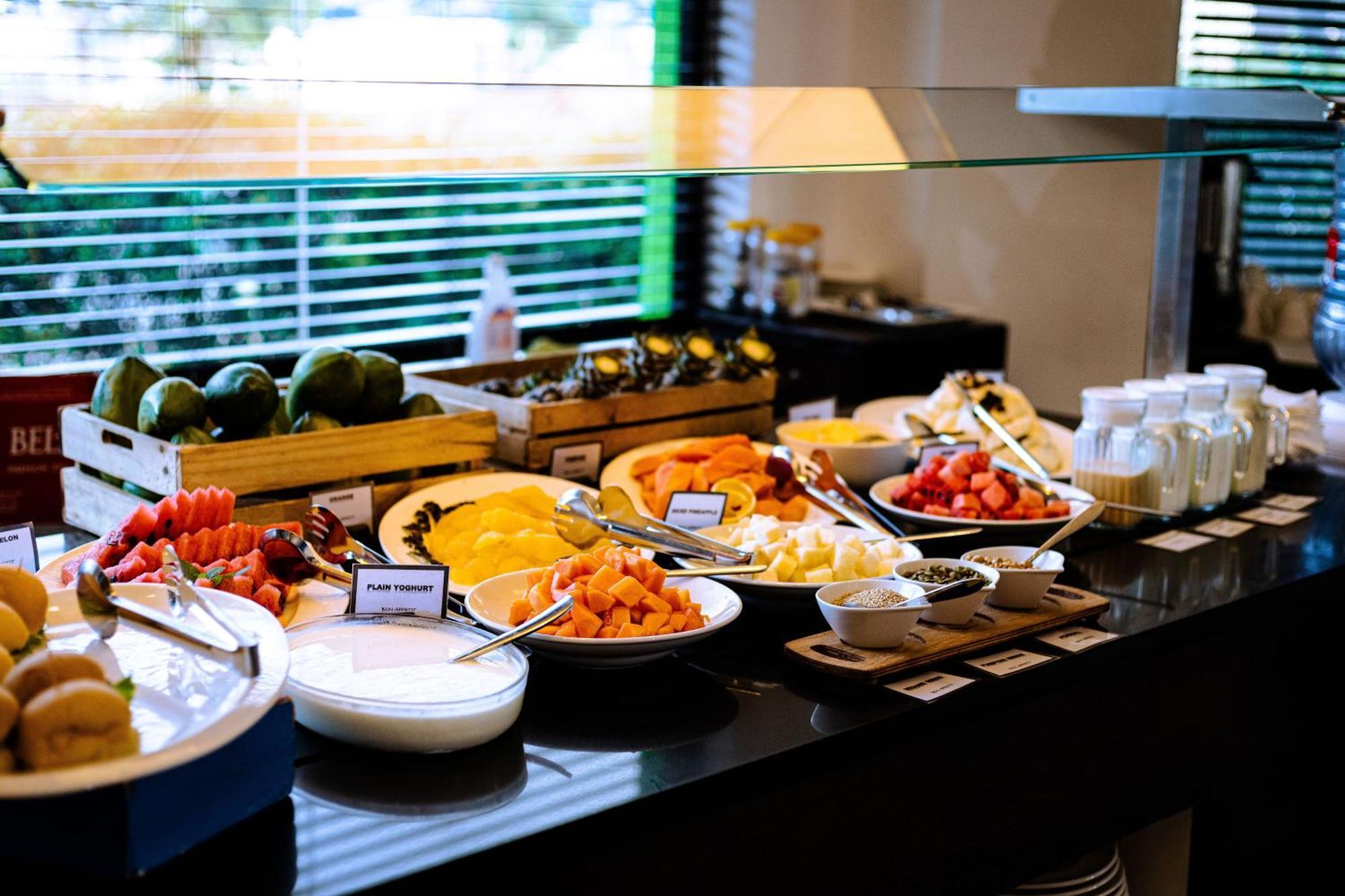 Отель Ibis Styles Accra Airport Экстерьер фото